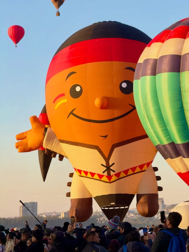 🔥 Oficiāli paziņojam: B2Fly pārdzīvoja Melno piektdienu un izturēs arī Kiberpirmdienu.

🛑Nebūs melno mega atlažu.
Nespamosim kiberpirmdienā.
Bez steigas, panikas un feiku “pēdējā iespēja” atgādinājumu, mierīgi baudīsim šo svētku gaidīšanas laiku.

💚Kāpēc?
Tāpēc, ka lidojumu gaisa balonā nevar “atlaist”.
Tas nav džemperis, ko var iemest grozā un cerēt, ka izmērs derēs.

💔 Mēs nevaram:
– ieliet tikai pusi gāzes,
– izmantot “ekonomiskās liesmas”,
– vai veikt apkopi katru otro reizi,
… tikai lai rakstītu “–60% šodien!!!”.

💝 Mēs varam tikai vienu -
Dot īstu piedzīvojumu.
Drošu, skaistu, krāsainu.
Neatkarīgi no tā, vai ir otrdiena, svētdiena vai trešdiena, kas pēc izjūtām ir kā pirmdiena.

🌈 Mēs esam par krāsainām dienām, nevis melnām atlaidēm.
Par brīvprātīgiem priekiem.
Par spontāniem sapņiem.
Par to burvīgo brīdi, kad jūti — jā, ir īstais brīdis pacelties.

👉 Aicinām neskriet, nenervozēt un nemesties vāveres ritenī pa atlaižu straumi.
👉 Aicinām elpot. Baudīt. Sapņot.
👉 Un, ja sirds (vai mīļotā) saka “gribu lidot” - mēs būsim tepat. Ar to pašu degsmi, košumu un sajūtu.

🎈 B2Fly: par krāsainiem piedzīvojumiem jebkurā gada dienā.
👉 Ielūkojies: mājaslapā links zem Bio